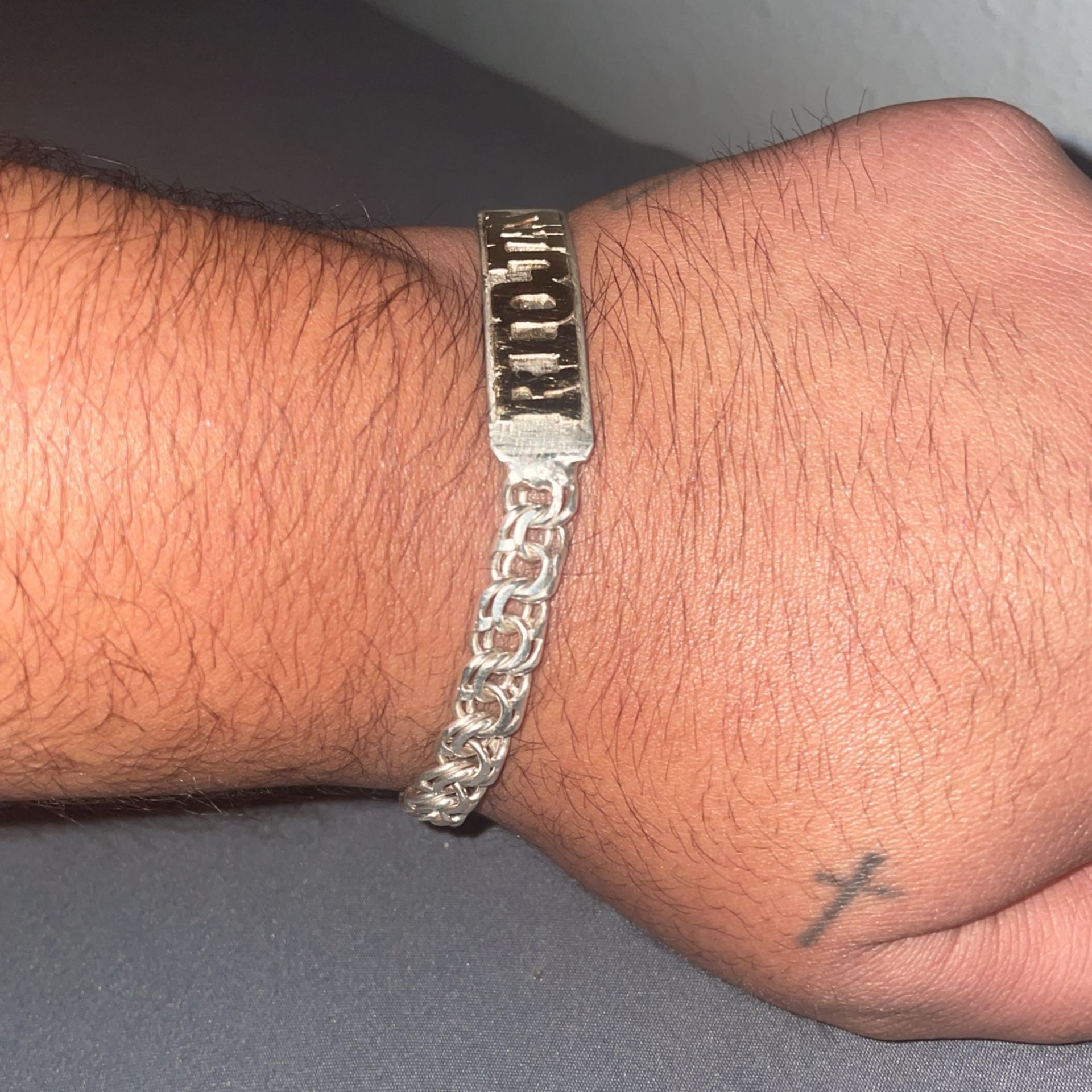 Esclava With Letters In Gold