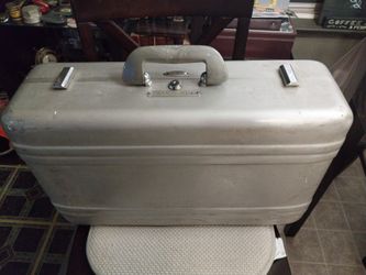 Antique Halliburton https://offerup.com/redirect/?o=UmVnLkJC 16183 brief case
