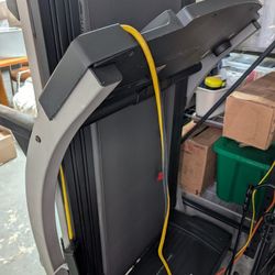 Treadmill with incline