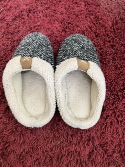 Cozy Slippers Size 5-6