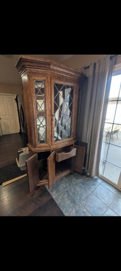 BEAUTIFUL China Hutch 