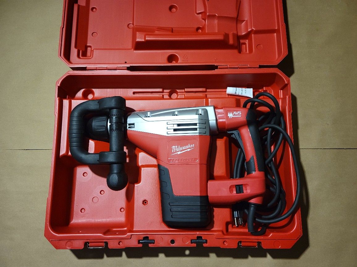 Milwaukee

SDS-MAX Demolition Hammer

