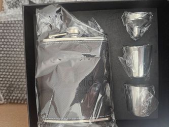 Glenfiddich 7oz Stainless Steel Hip Flask Gift Set - Black Leatherette Cover, Funnel & 2 Shot Glasses
