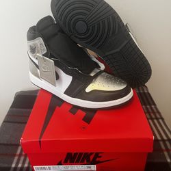 Nike Air Jordan Retro 1 White/Silver/Black Men’s Sz 9/ 10.5 Women
