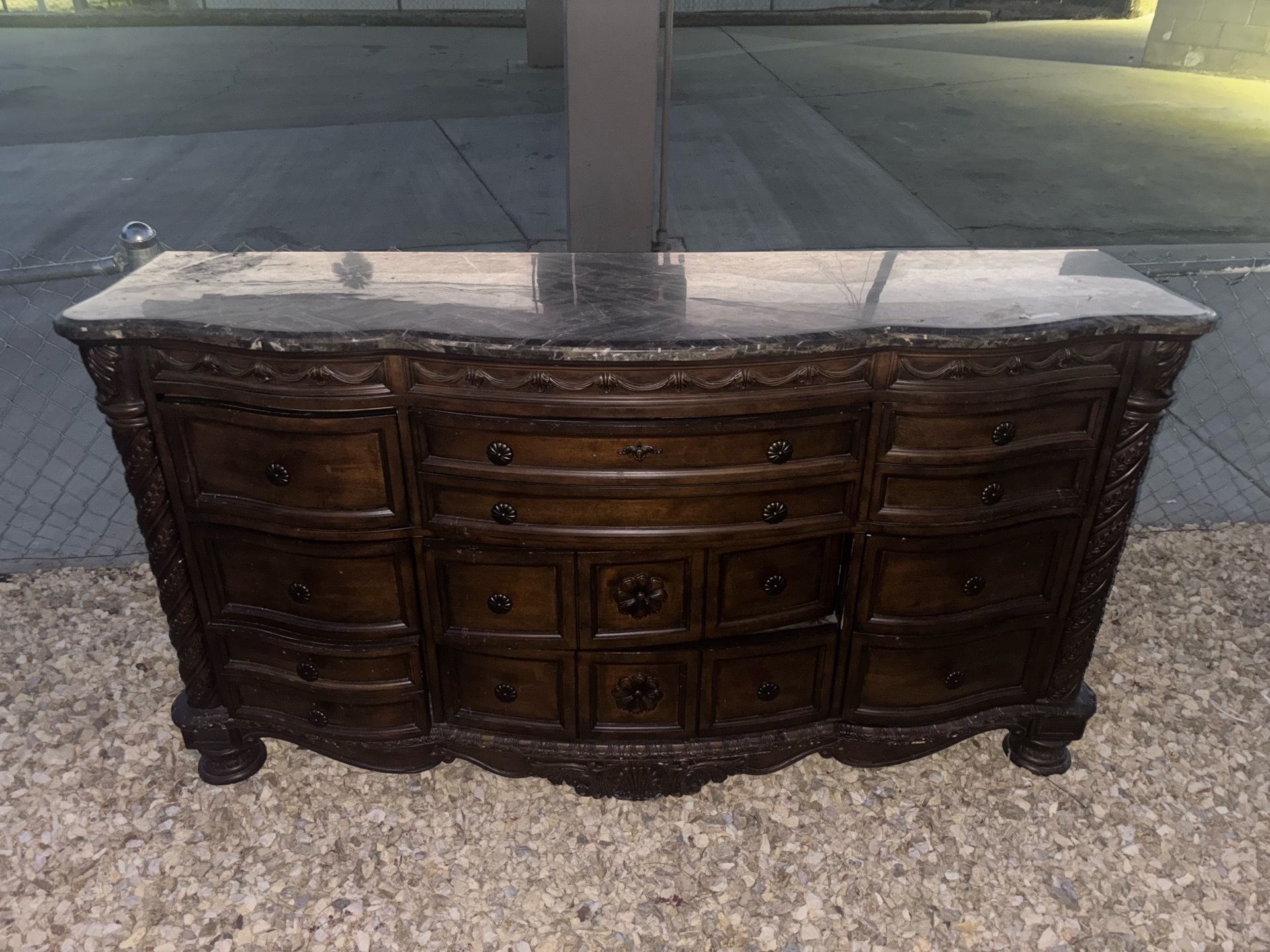Dresser