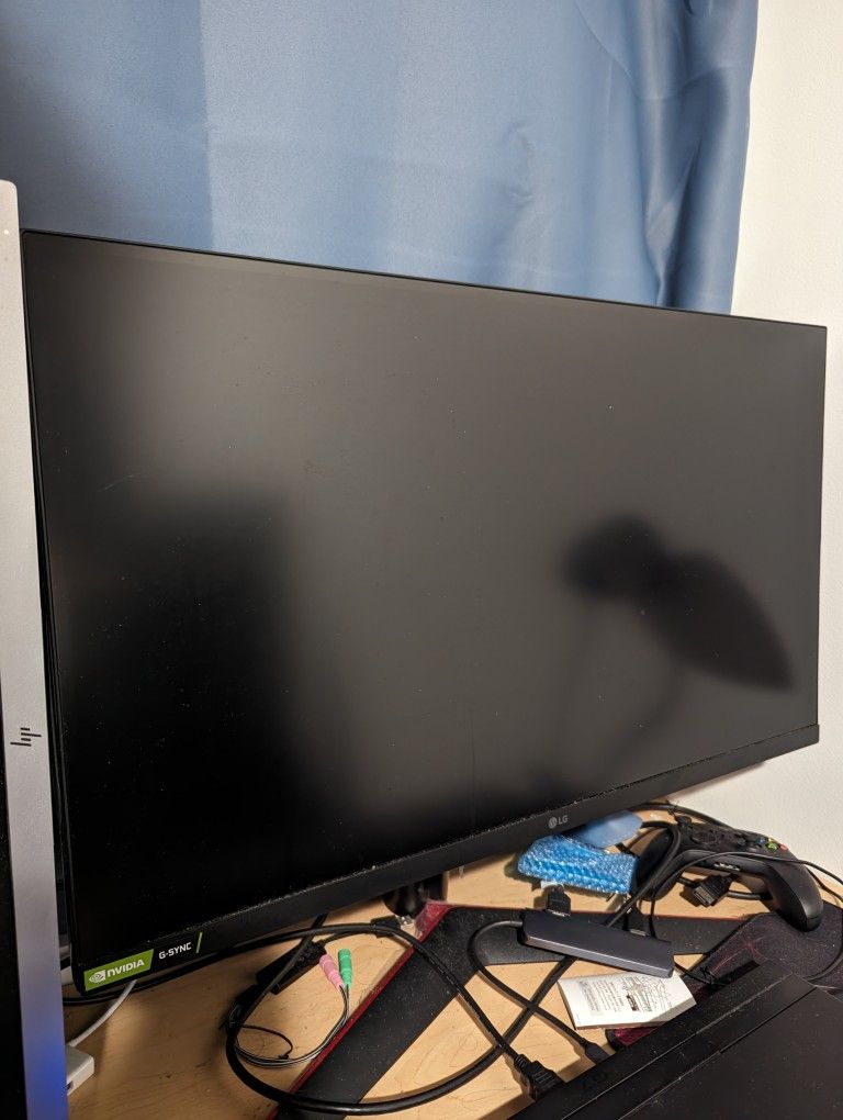 LG 27GL83A 27'' UltraGear™ QHD IPS 1ms Gaming Monitor with G-Sync® Compatibility Like New