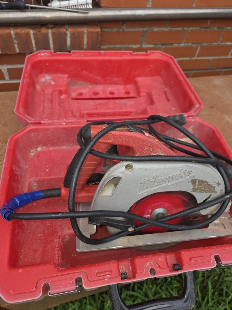 Milwaukee Circular Saw