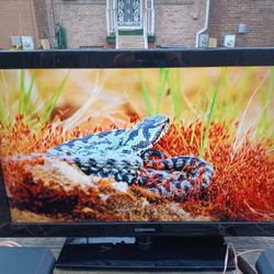 40"SAMSUNG 1080P TV WITH ROKU STREAMING STICK AND REMOTES $120 FINAL PRICE 