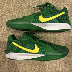 Nike Sabrina 2 (Oregon) Size 10 WMN