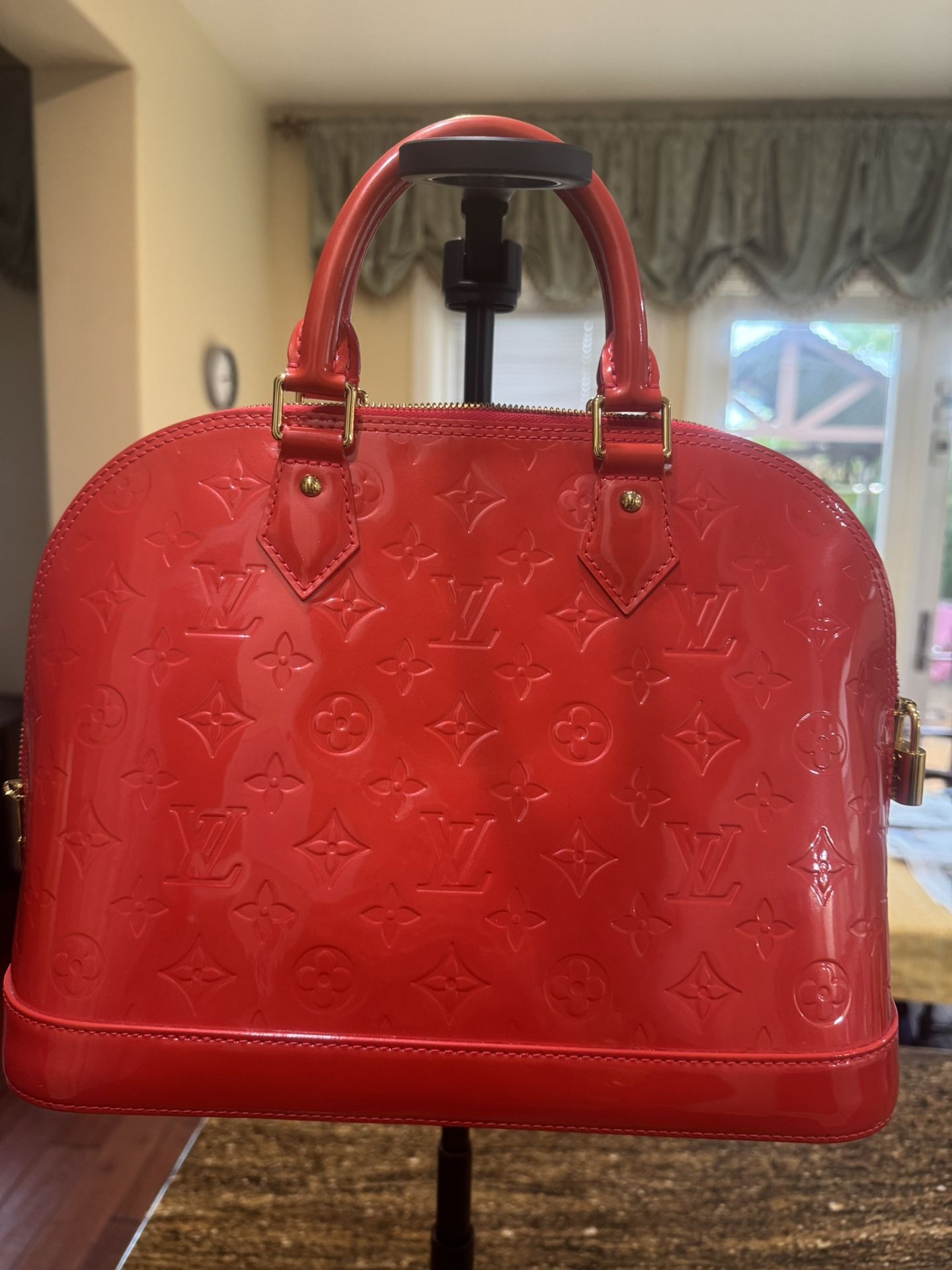 Louis Vuitton Handbag Medium Size