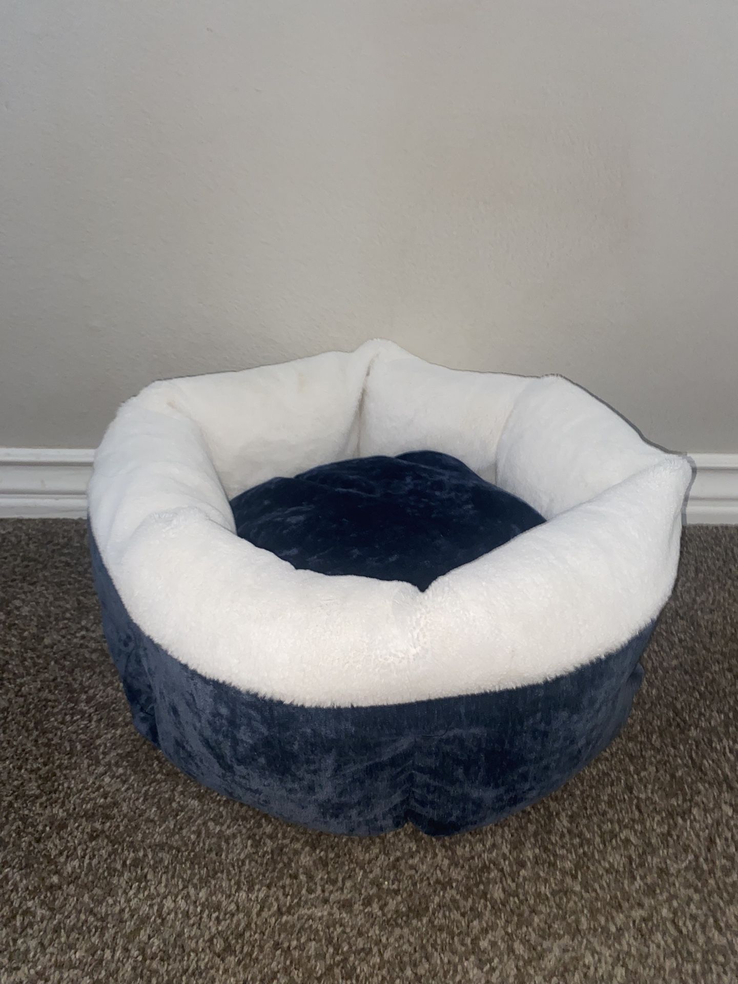 Super Soft Round Cozy Dog or Cat Bed