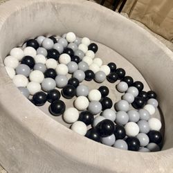 Ball pit With Ball 