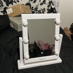 Vanity mirror
