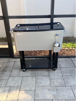 Outdoor cooler with cover