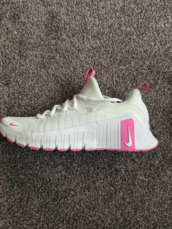Nike Free Metcon Pink & White Sneakers