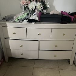 8 Drawer Dresser 