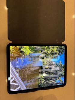 iPad Pro 13-inch (M4) 256GB Verizon + Warranty (Like New)