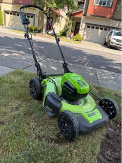 Greenworks 60V Battery-operated Landscaping Set