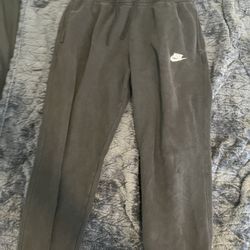 barley ever worn, men size M nike joggers