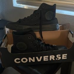 High top Chucks / Converse Shoes