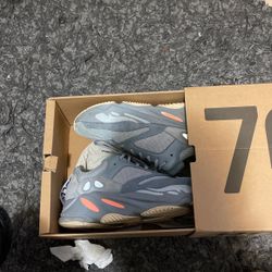Yeezy 700 Size 9