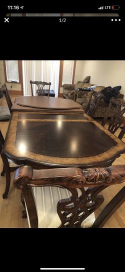 Dining room set, table and 8 chairs