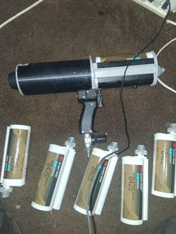 +1                    The selected item is a 3M Performance Pneumatic Applicator (designed for 400 ml