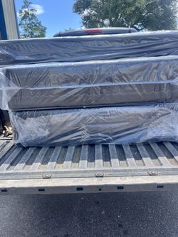 New  In Plastic Queen Box Spring. King Box Spring.. Delivery Is Available 