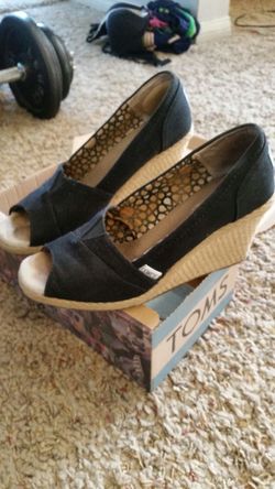Womens TOMS 7.5