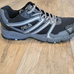 NEW Fila Mens running shoes.  size 11.5 Mens