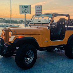 Jeep CJ 7 v8 great condition!