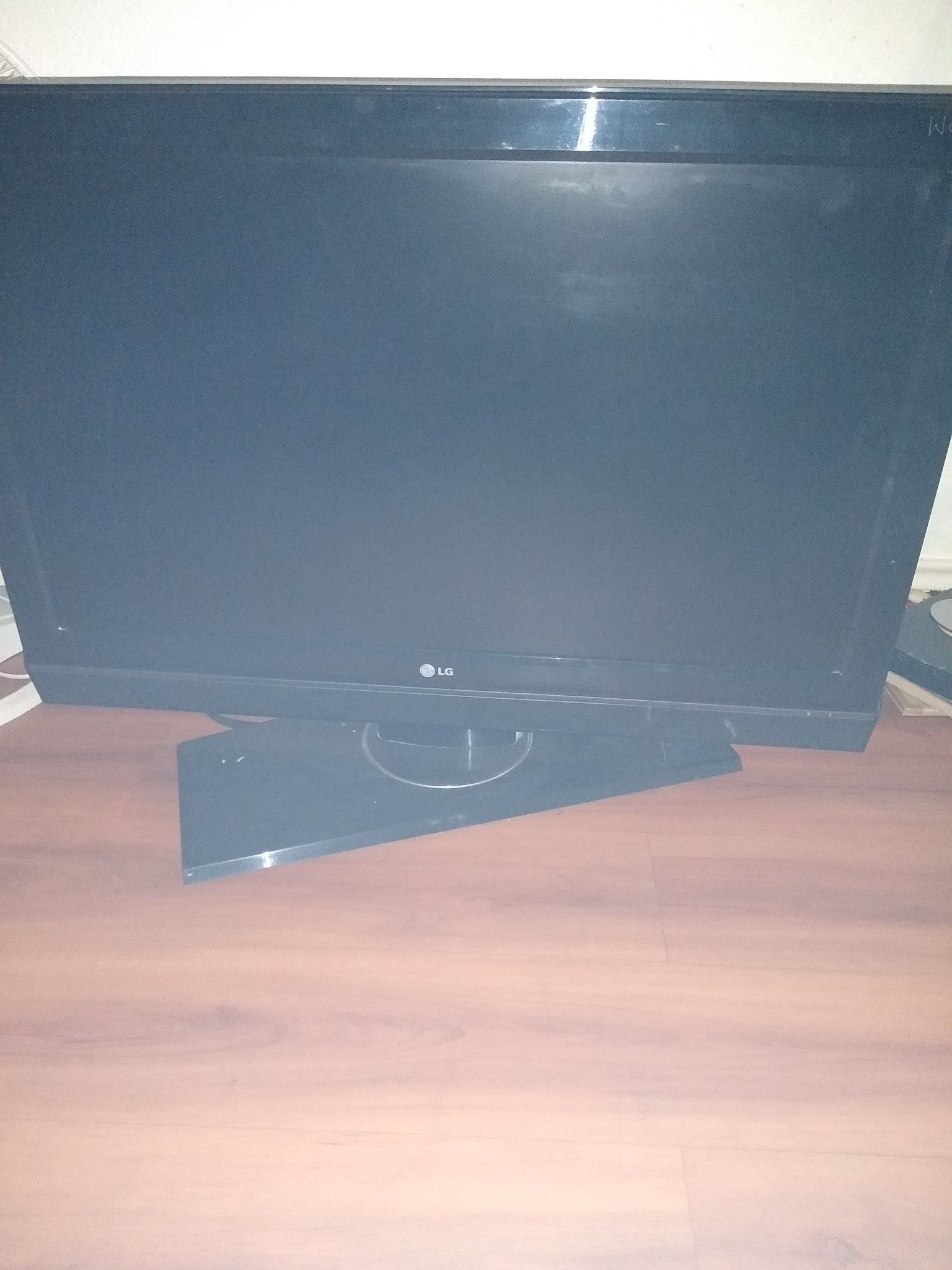 42in LG tv w/stand