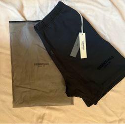 Black essential shorts M