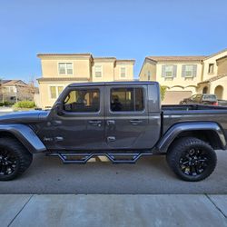2021 Toyota Gladiator Overland 