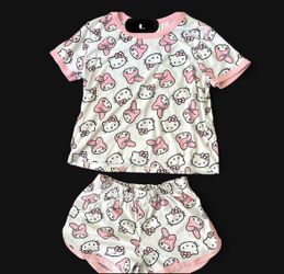 Small Hello Kitty pink and white pyjama set #kawaii #loungewear