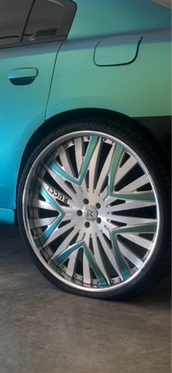 28 inch rims Rucci 5 lug