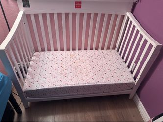 White Wood toddler Crib with Mattress