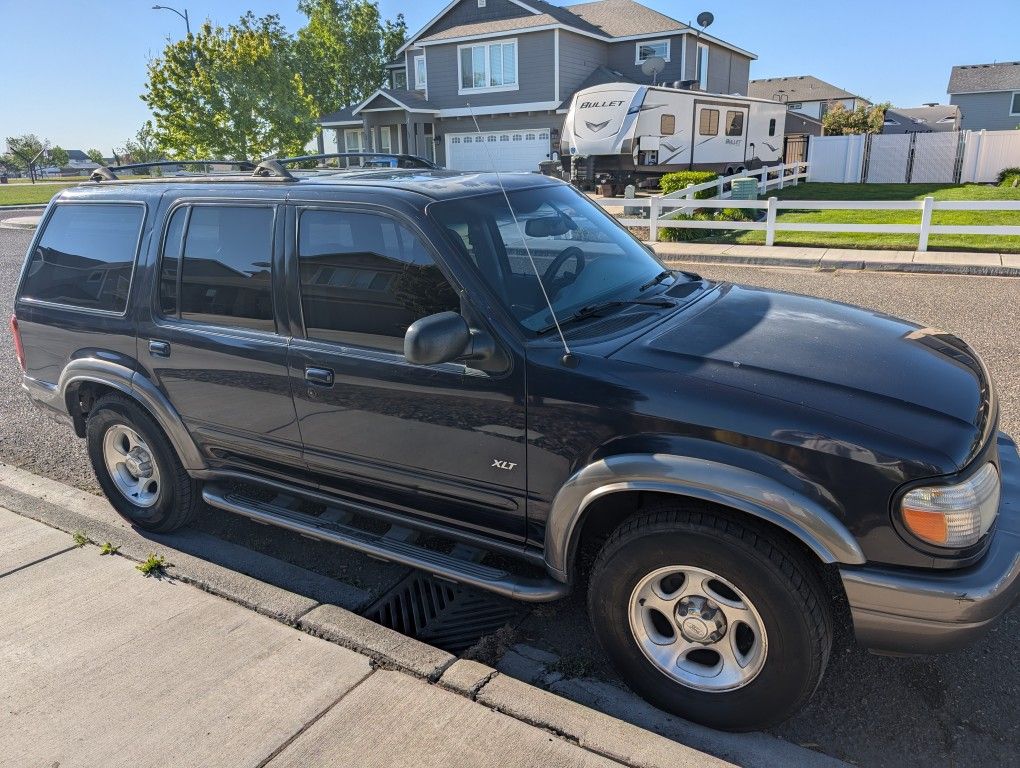 2000 Ford Explorer