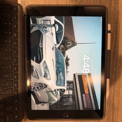 IPad 9 Gen Keyboard And Pencil
