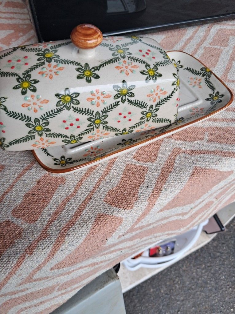 Butter dish
