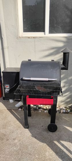 Traeger Wood Pellet Grill Smoker