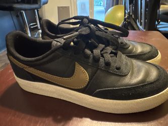 Nike boys shoes size 2.5 y