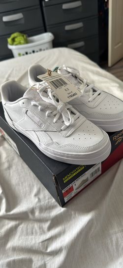 Woman’s 6.5 Reebok