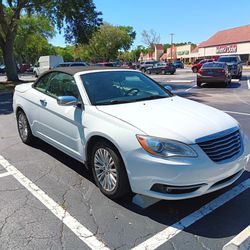 Two thousand chrysler two hundred convertible