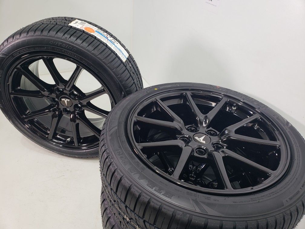 18” Tesla Model 3 Gloss black new wheels and tires