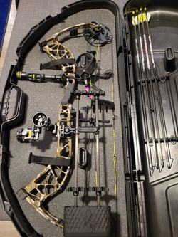 Compound bow package