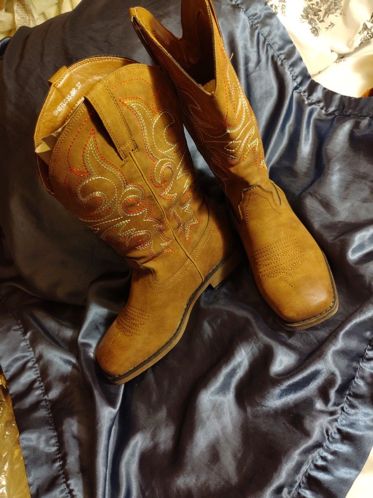 Brand New Boot Women's Size 7
