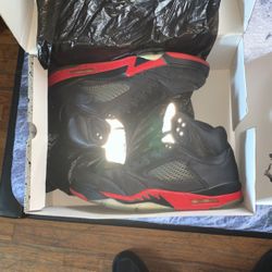 Jordan Retro 5 Black , Silver And Red