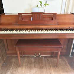 Grand piano 