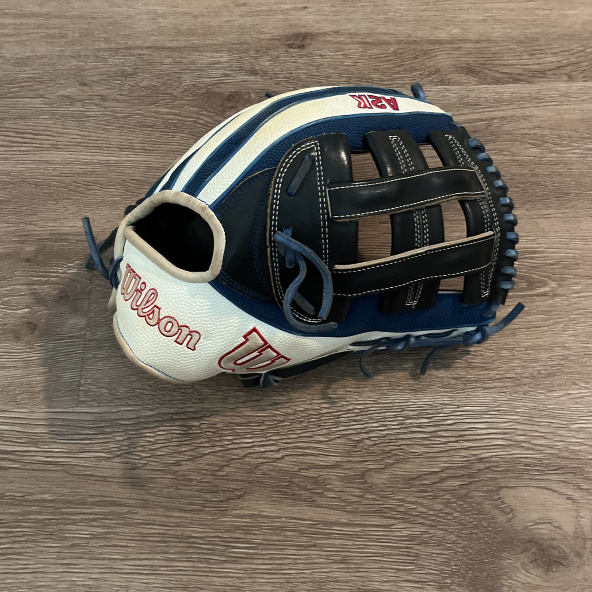  Baseball Glove 